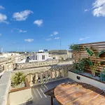 Stunning 3br Townhouse With Private Rooftop Access By 360 Estates * Paola