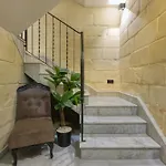 Stunning 3br Townhouse With Private Rooftop Access By 360 Estates Apartamento Paola
