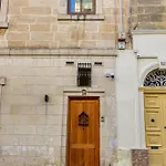 Stunning 3br Townhouse With Private Rooftop Access By 360 Estates Apartamento Paola