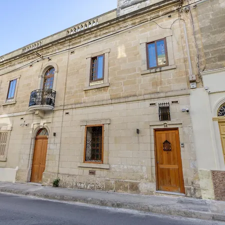 Stunning 3br Townhouse With Private Rooftop Access By 360 Estates *