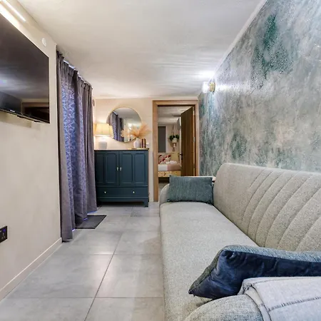 Lejlighed Stunning 3br Townhouse With Private Rooftop Access By 360 Estates Paola