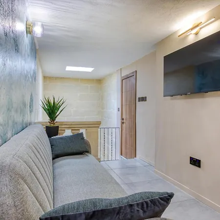 Stunning 3br Townhouse With Private Rooftop Access By 360 Estates Paola