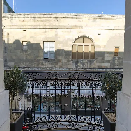 Stunning 3br Townhouse With Private Rooftop Access By 360 Estates Paola