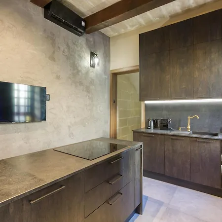 Stunning 3br Townhouse With Private Rooftop Access By 360 Estates *