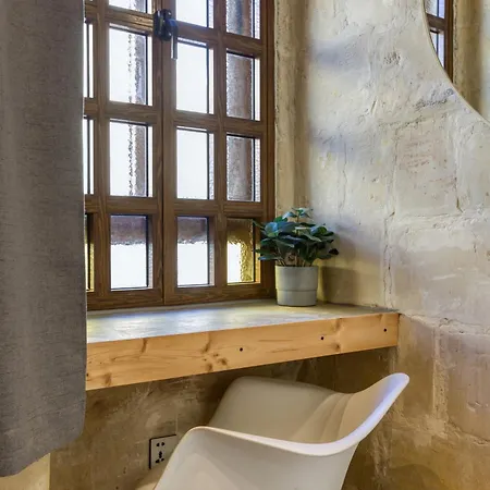 Stunning 3br Townhouse With Private Rooftop Access By 360 Estates * Paola