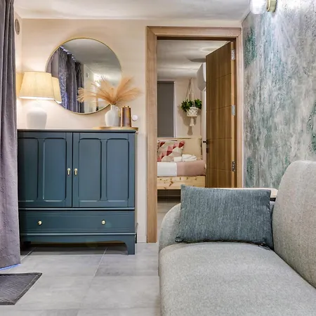 Stunning 3br Townhouse With Private Rooftop Access By 360 Estates * Paola