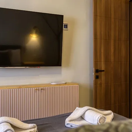 Stunning 3br Townhouse With Private Rooftop Access By 360 Estates * Paola