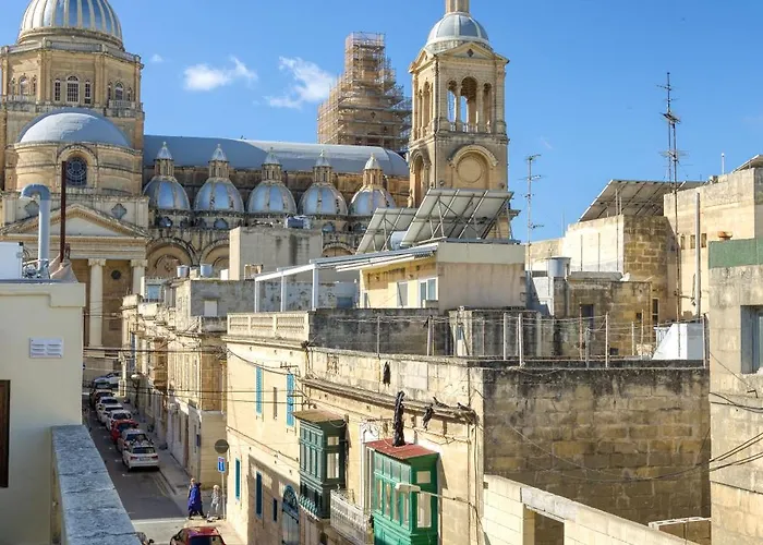 Stunning 3br Townhouse With Private Rooftop Access By 360 Estates Appartement Paola