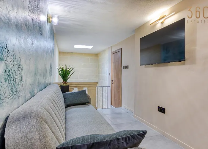 Stunning 3br Townhouse With Private Rooftop Access By 360 Estates Paola