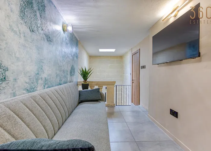 Stunning 3br Townhouse With Private Rooftop Access By 360 Estates *