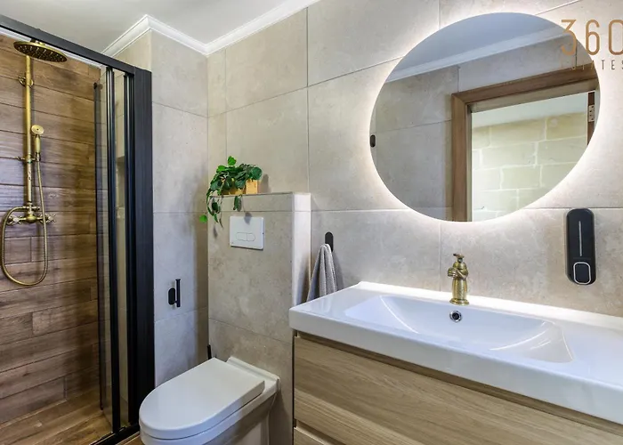 Stunning 3br Townhouse With Private Rooftop Access By 360 Estates Appartement Paola