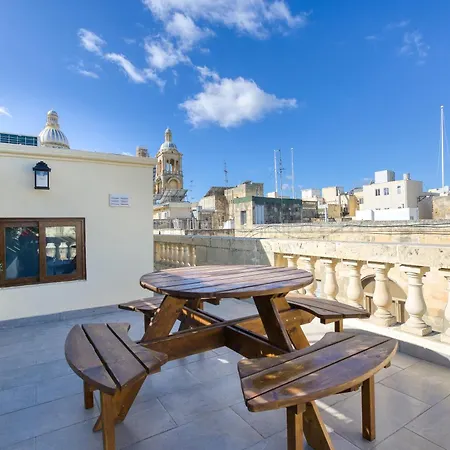 Stunning 3br Townhouse With Private Rooftop Access By 360 Estates Apartment Paola