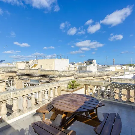 Stunning 3br Townhouse With Private Rooftop Access By 360 Estates