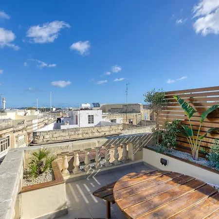 Stunning 3br Townhouse With Private Rooftop Access By 360 Estates * Paola