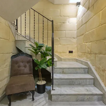Stunning 3br Townhouse With Private Rooftop Access By 360 Estates Apartment Paola
