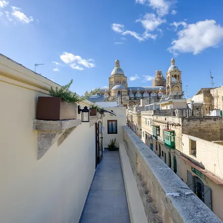 Stunning 3br Townhouse With Private Rooftop Access By 360 Estates