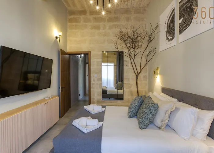 Stunning 3br Townhouse With Private Rooftop Access By 360 Estates *