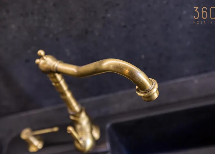 Stunning 3br Townhouse With Private Rooftop Access By 360 Estates