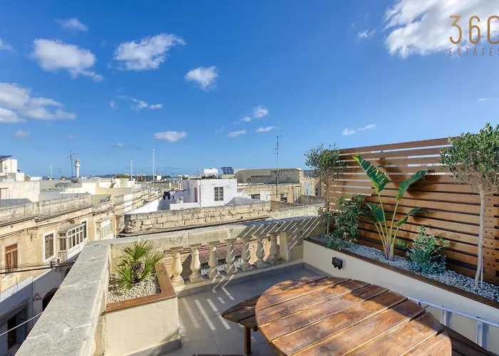 Stunning 3br Townhouse With Private Rooftop Access By 360 Estates * Paola
