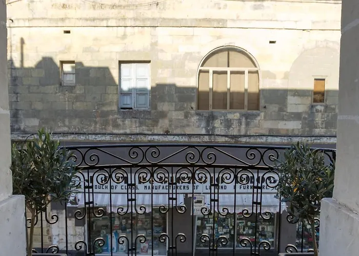 Stunning 3br Townhouse With Private Rooftop Access By 360 Estates Paola