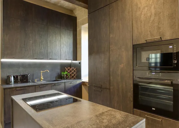 Stunning 3br Townhouse With Private Rooftop Access By 360 Estates Paola