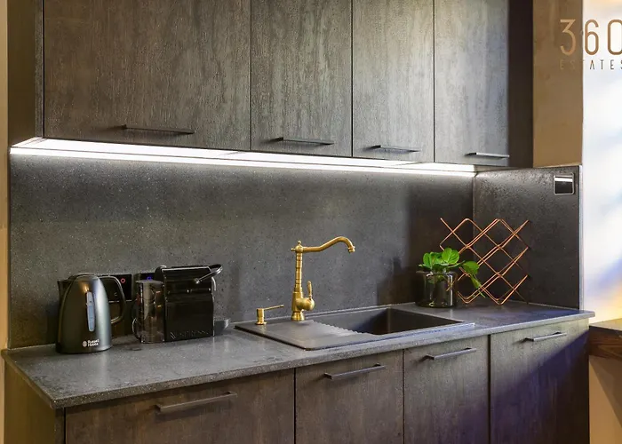 Stunning 3br Townhouse With Private Rooftop Access By 360 Estates Appartamento