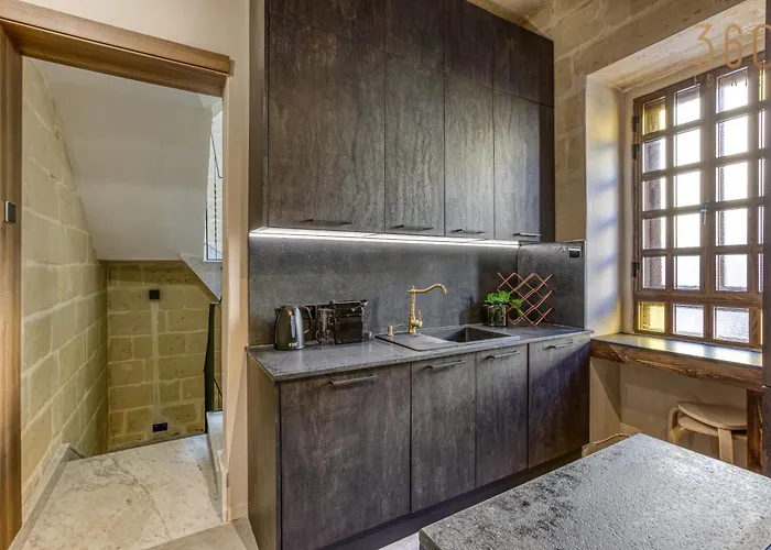 Stunning 3br Townhouse With Private Rooftop Access By 360 Estates Appartamento