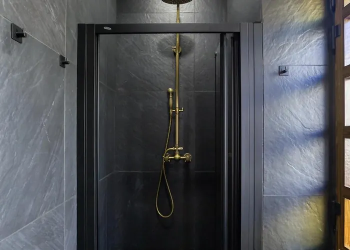 Stunning 3br Townhouse With Private Rooftop Access By 360 Estates