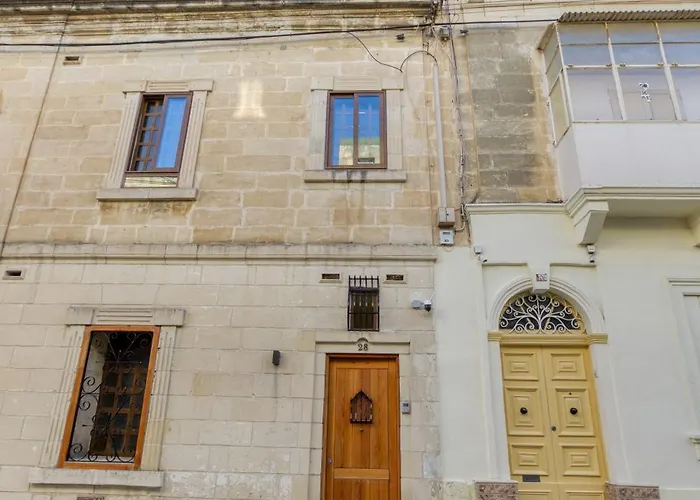 Stunning 3br Townhouse With Private Rooftop Access By 360 Estates Paola