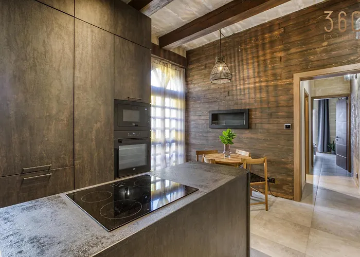 Stunning 3br Townhouse With Private Rooftop Access By 360 Estates Paola